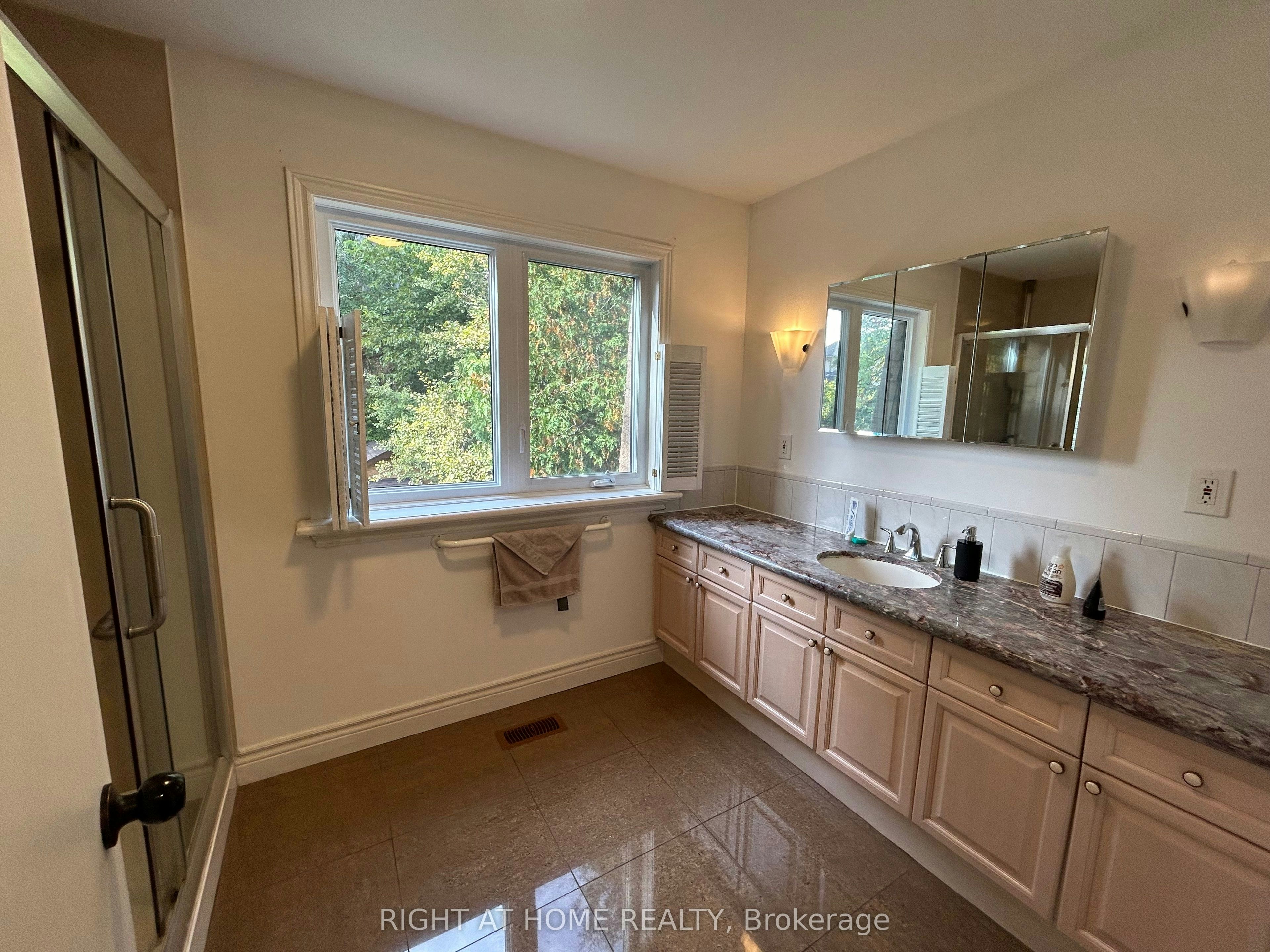 Upper Level-36 Aurora Heights Drive, Aurora, ON, L4G 2W7 - 10