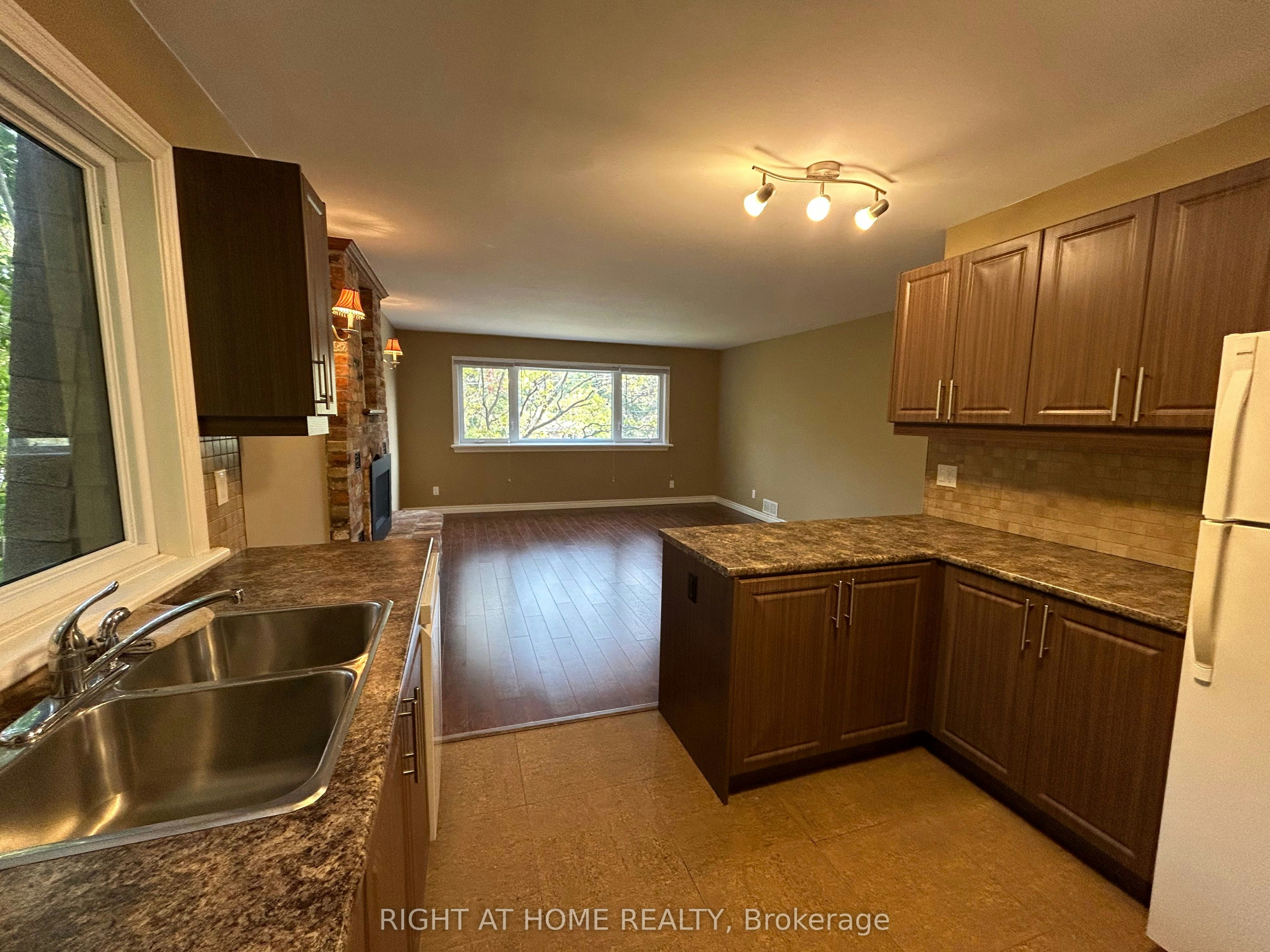 Upper Level-36 Aurora Heights Drive, Aurora, ON, L4G 2W7 - 4