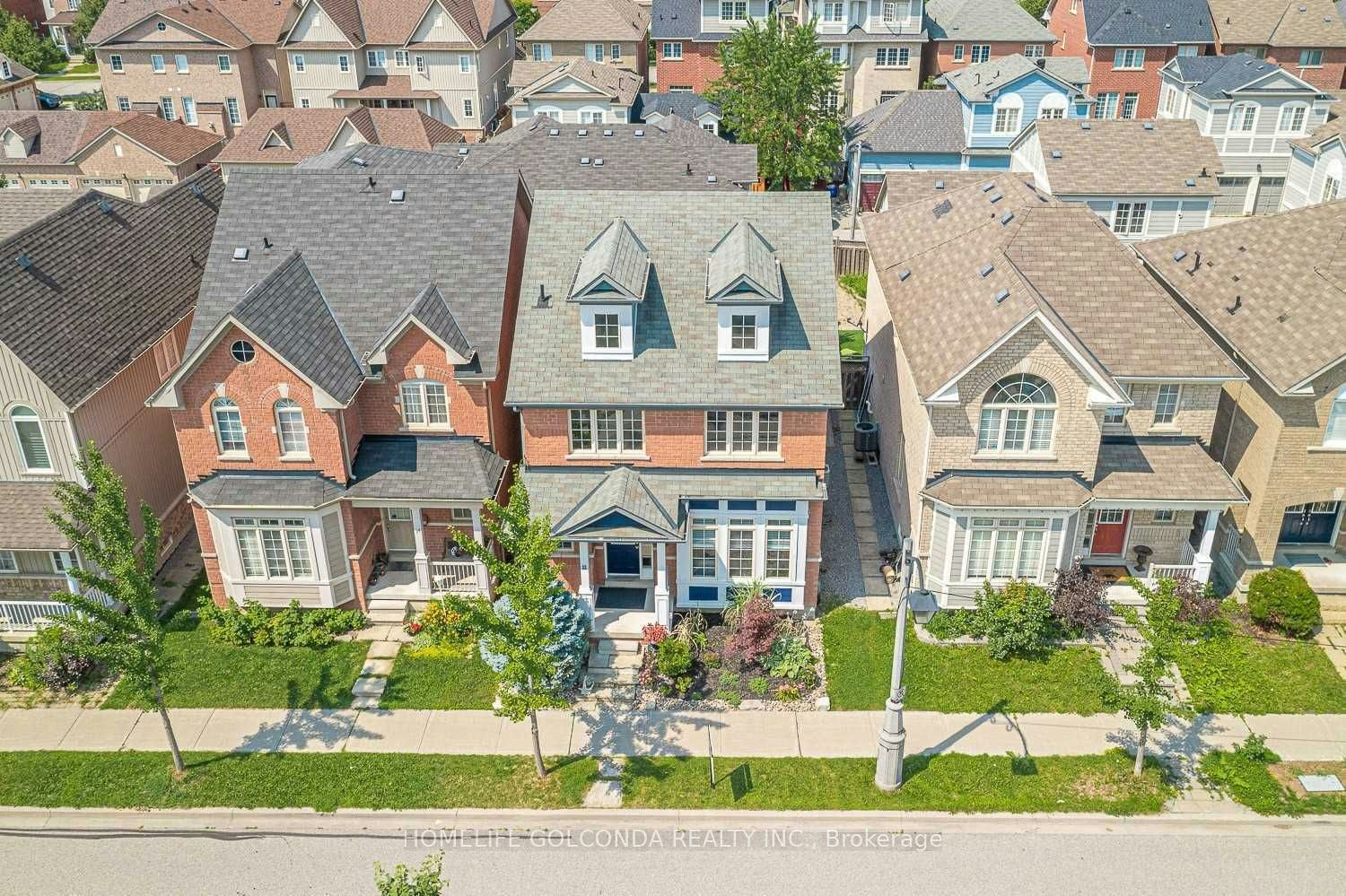 32 Cardrew Street, Markham, ON, L6B 1G9 - 2
