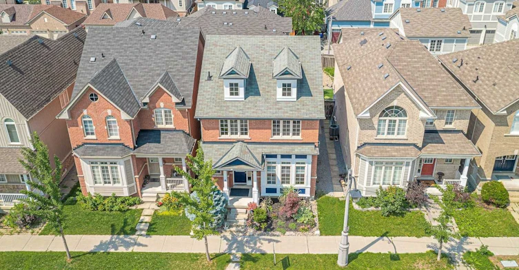 32 Cardrew Street, Markham, ON, L6B 1G9 - 2