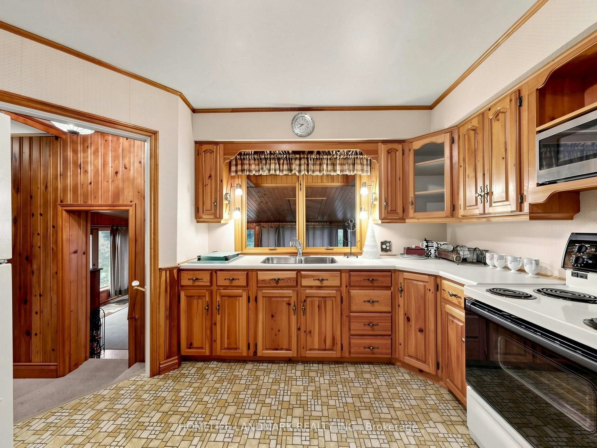 85 Patricia Drive, King, ON, L7B 1H5 - 8