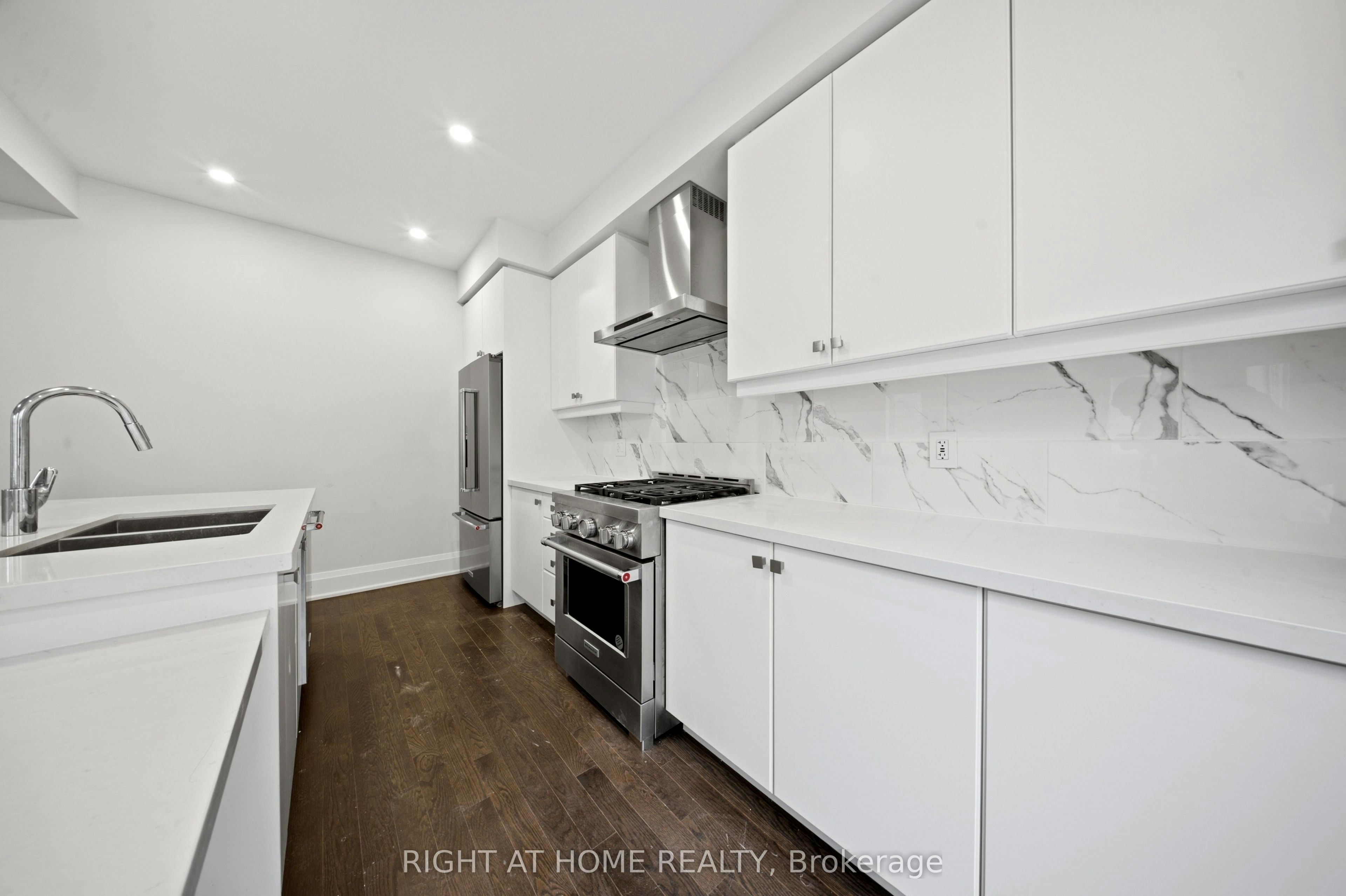 80 Tempel Street, Richmond Hill, ON, L4E 1K6 - 10