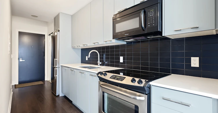 528-9471 Yonge Street, Richmond Hill, ON, L4C 0Z5 - 3