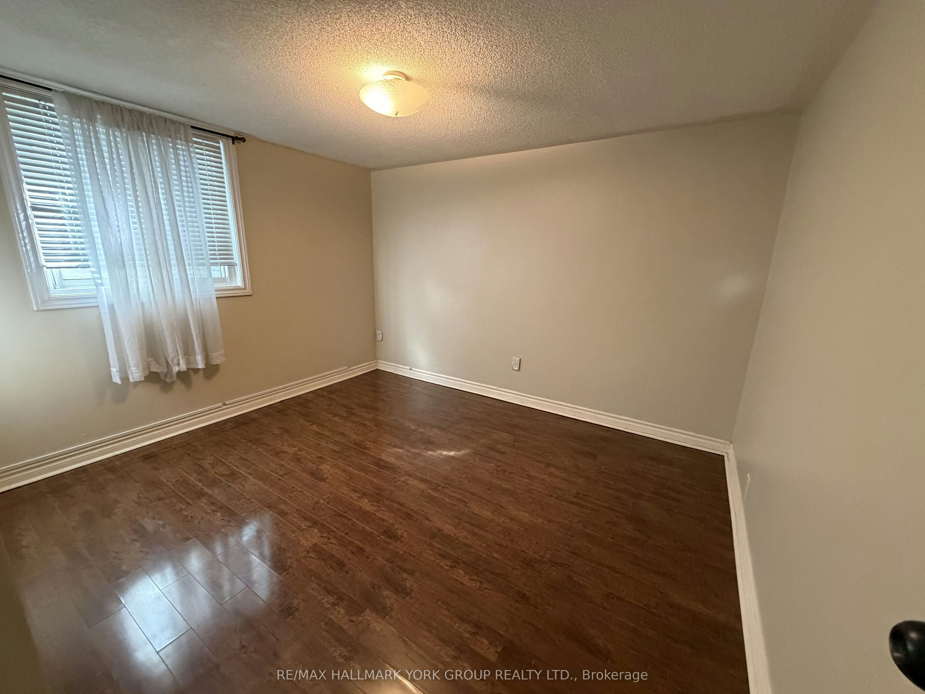 Lower-47 Longford Drive, Newmarket, ON, L3Y 2Y6 - 4