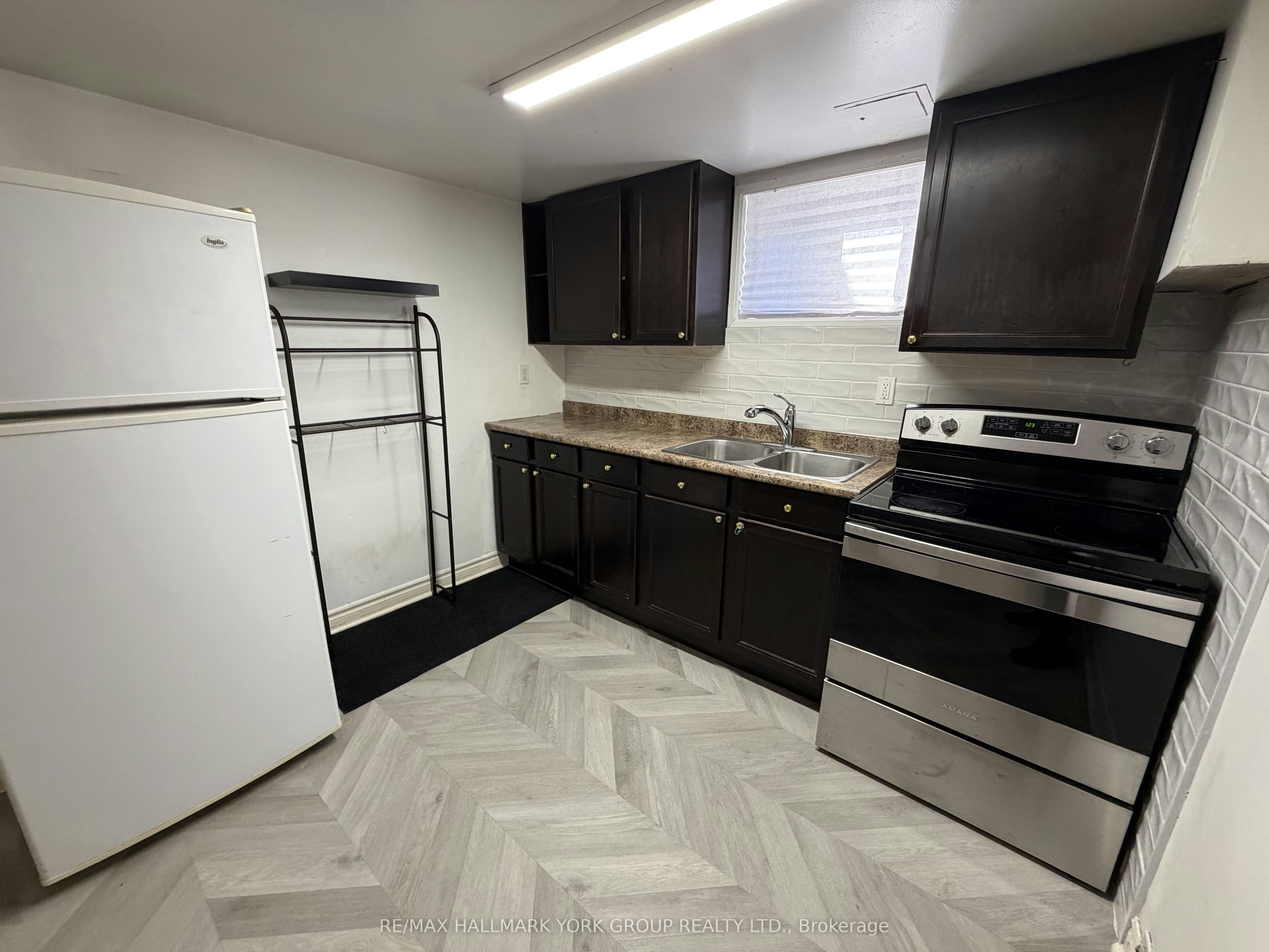 Lower-47 Longford Drive, Newmarket, ON, L3Y 2Y6 - 3