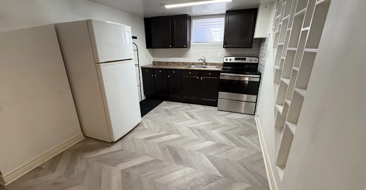 Lower-47 Longford Drive, Newmarket, ON, L3Y 2Y6 - 2