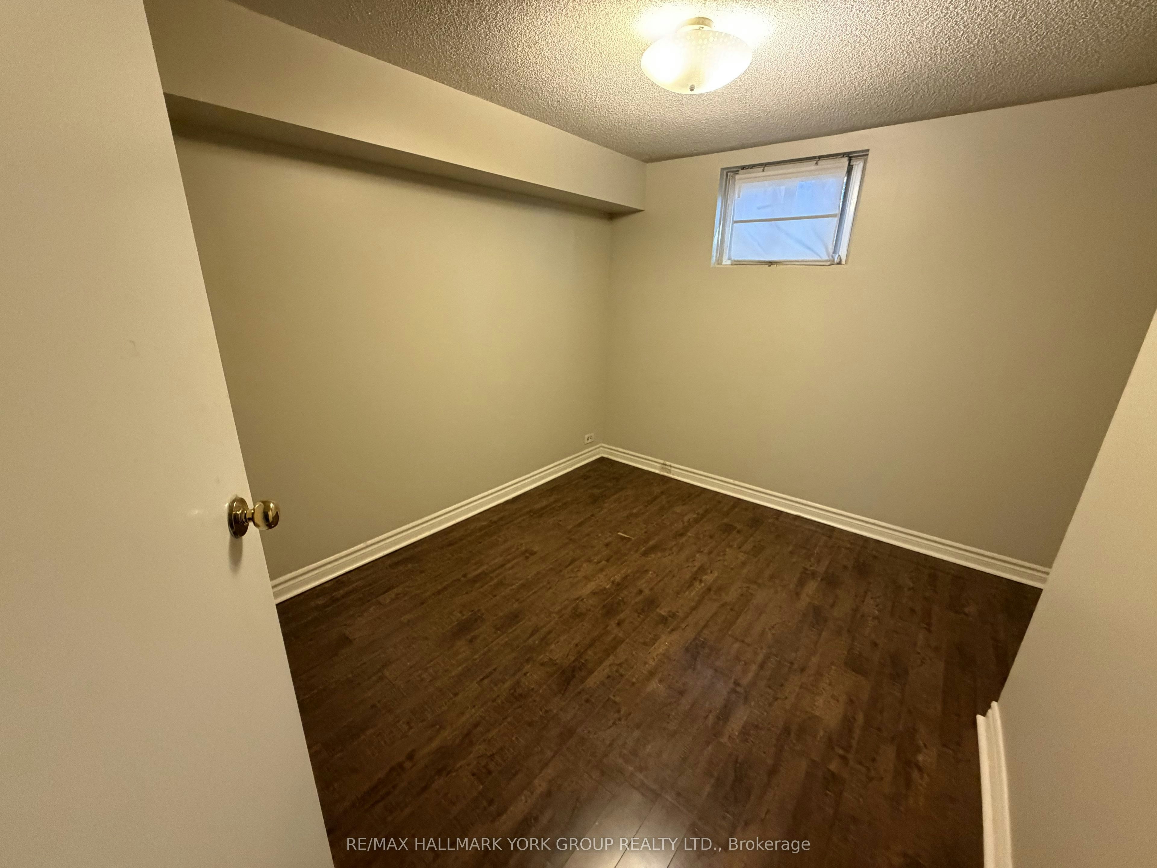 Lower-47 Longford Drive, Newmarket, ON, L3Y 2Y6 - 6