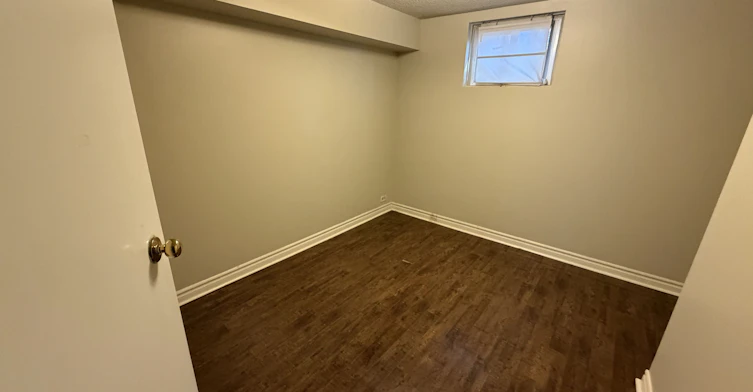 Lower-47 Longford Drive, Newmarket, ON, L3Y 2Y6 - 6