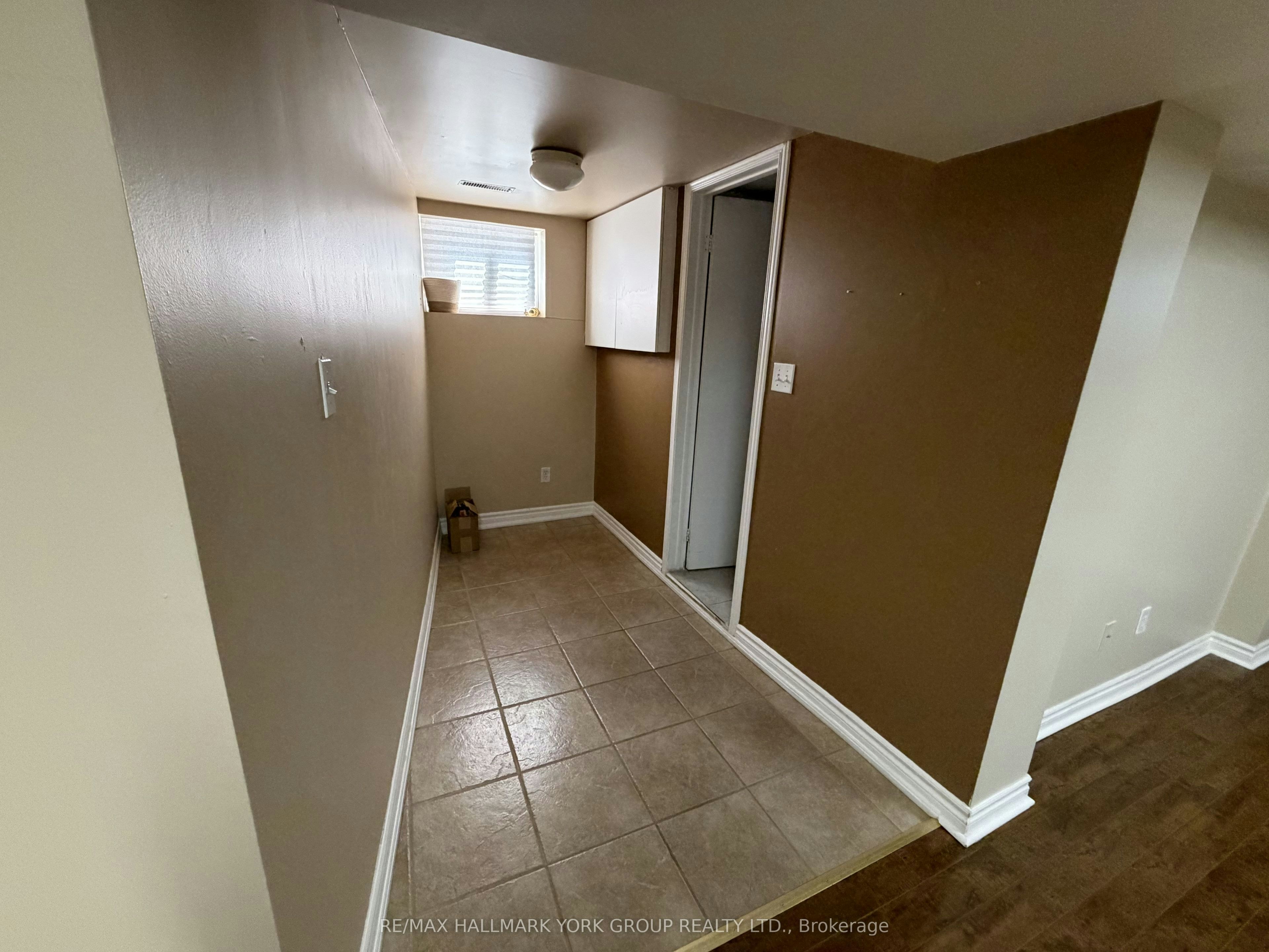 Lower-47 Longford Drive, Newmarket, ON, L3Y 2Y6 - 9