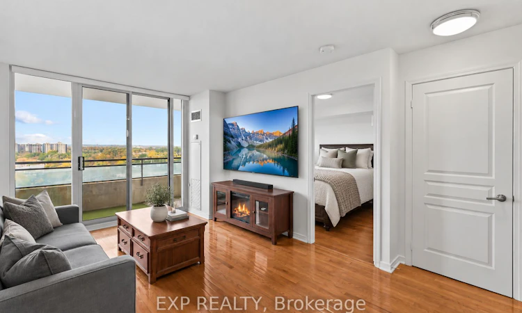 1214-350 Red Maple Road