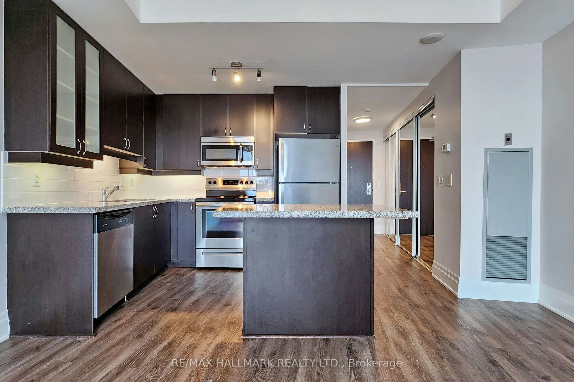 610-111 Upper Duke Crescent, Markham, ON, L6G 0C8 - 9