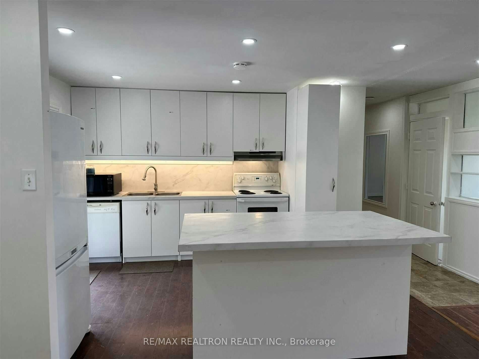 868 Magnolia Avenue, Newmarket, ON, L3Y 3C7 - 12