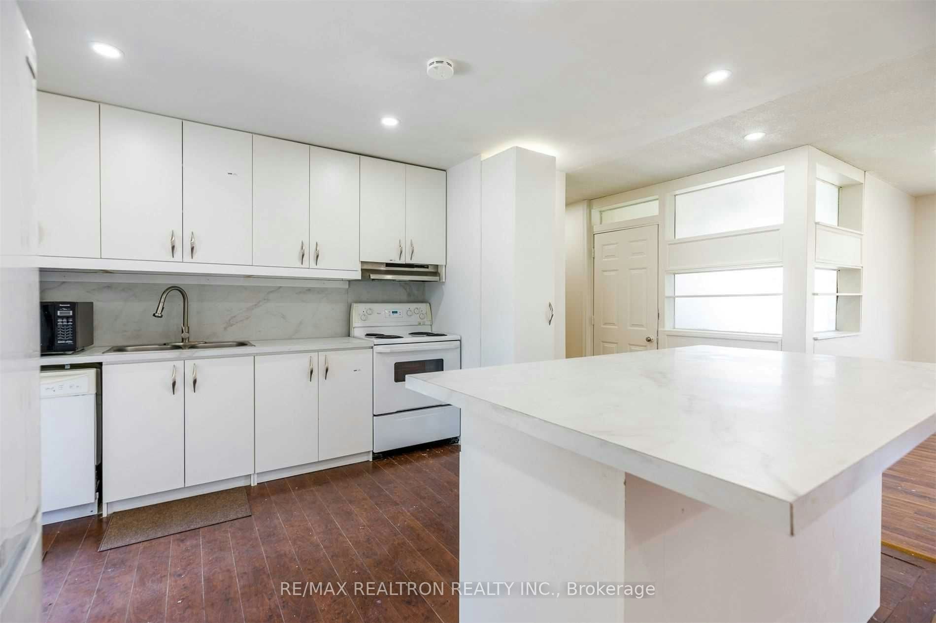 868 Magnolia Avenue, Newmarket, ON, L3Y 3C7 - 4