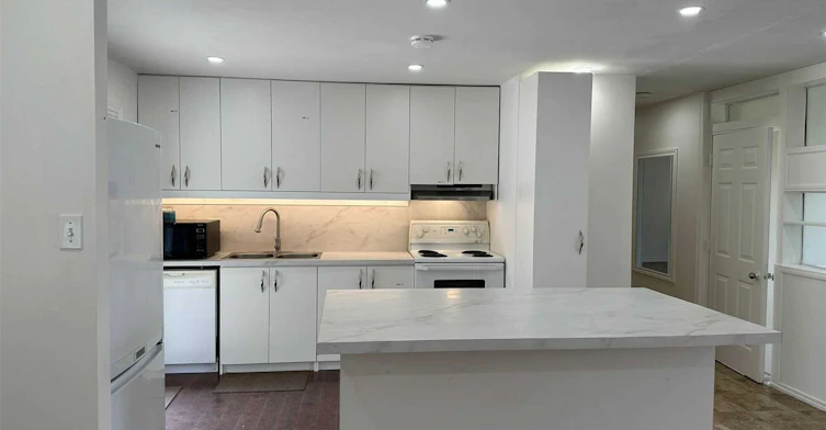 868 Magnolia Avenue, Newmarket, ON, L3Y 3C7 - 8