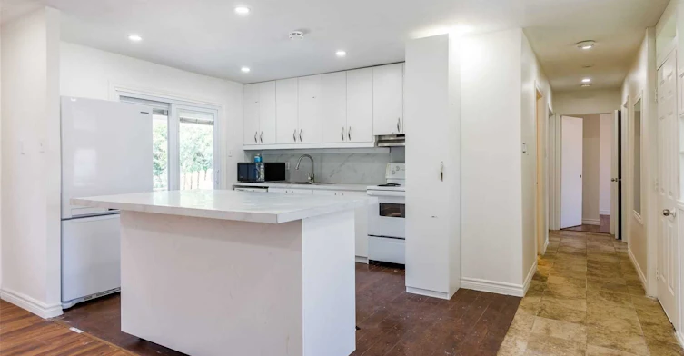 868 Magnolia Avenue, Newmarket, ON, L3Y 3C7 - 7