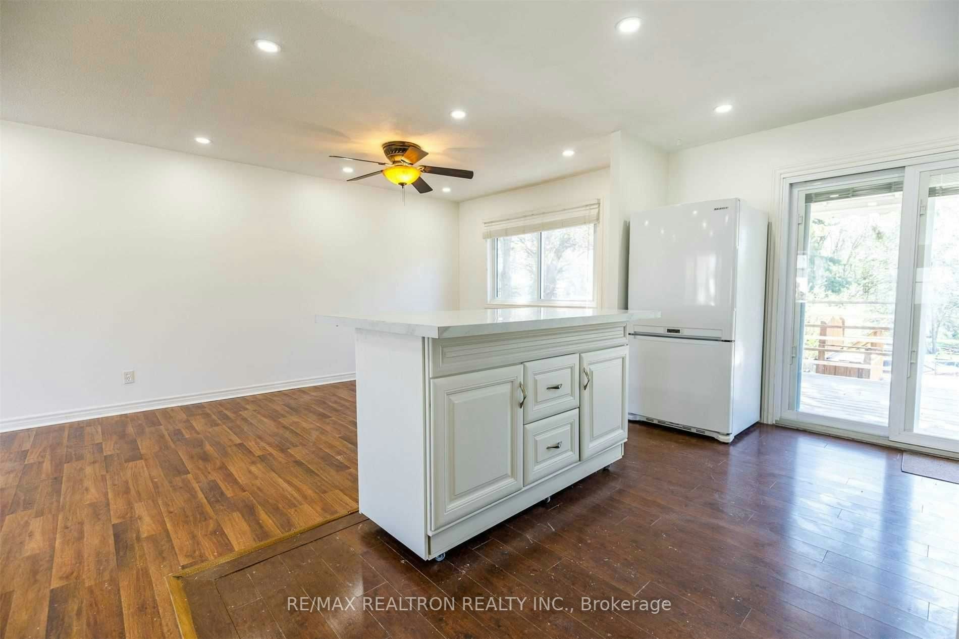 868 Magnolia Avenue, Newmarket, ON, L3Y 3C7 - 6