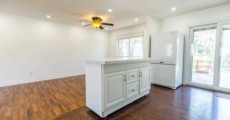 868 Magnolia Avenue, Newmarket, ON, L3Y 3C7 - 6