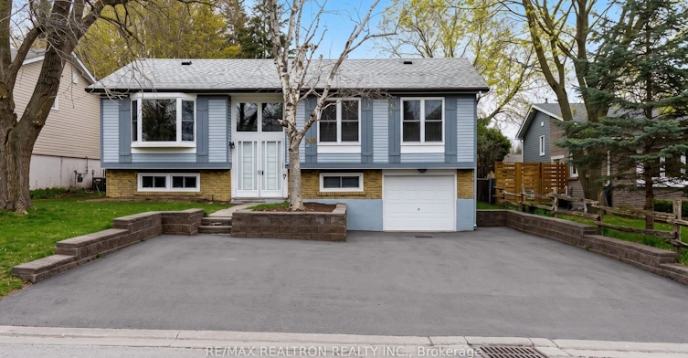 868 Magnolia Avenue, Newmarket, ON, L3Y 3C7