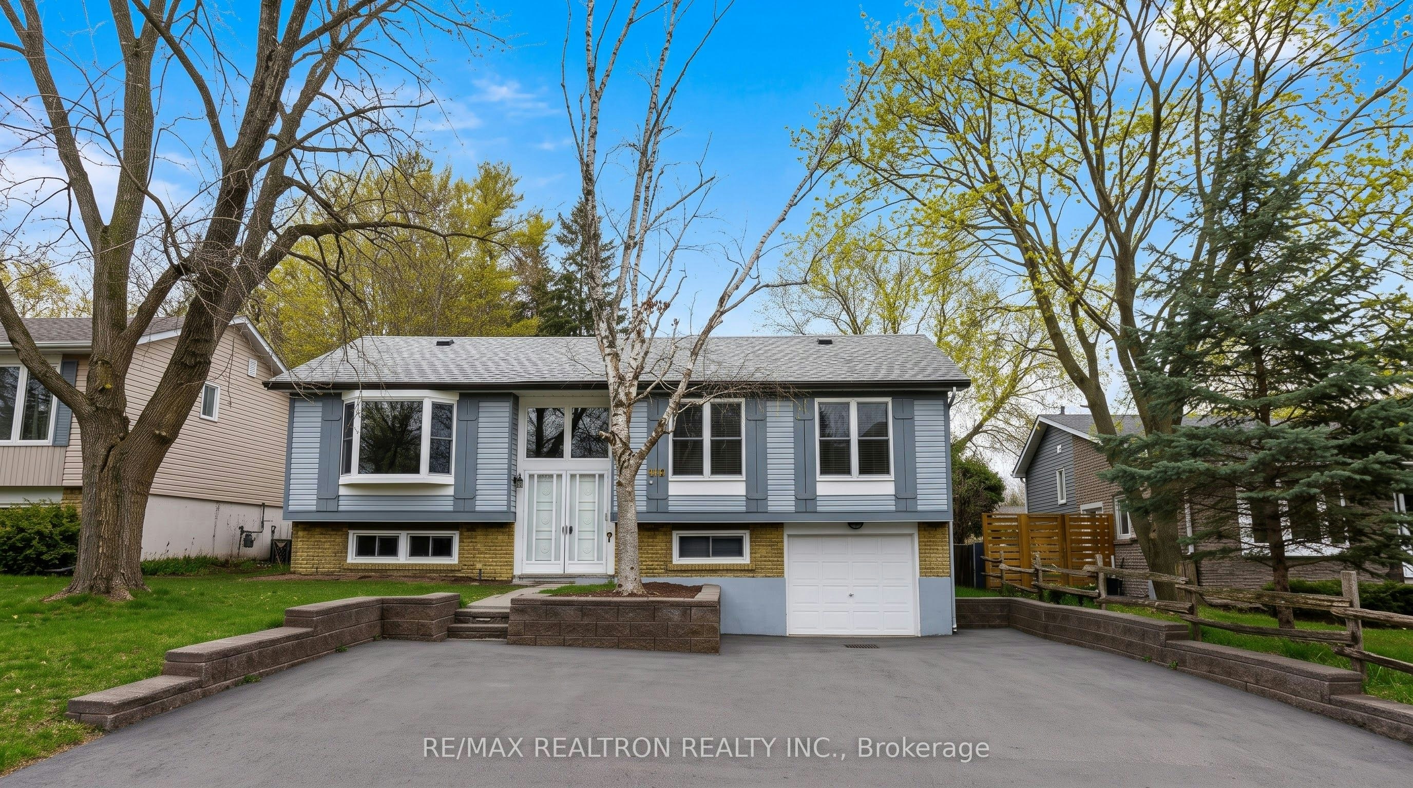 868 Magnolia Avenue, Newmarket, ON, L3Y 3C7 - 2