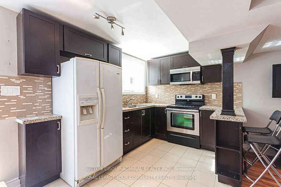 Room 1-111 Deerwood Crescent, Richmond Hill, ON, L4E 4B3 - 4