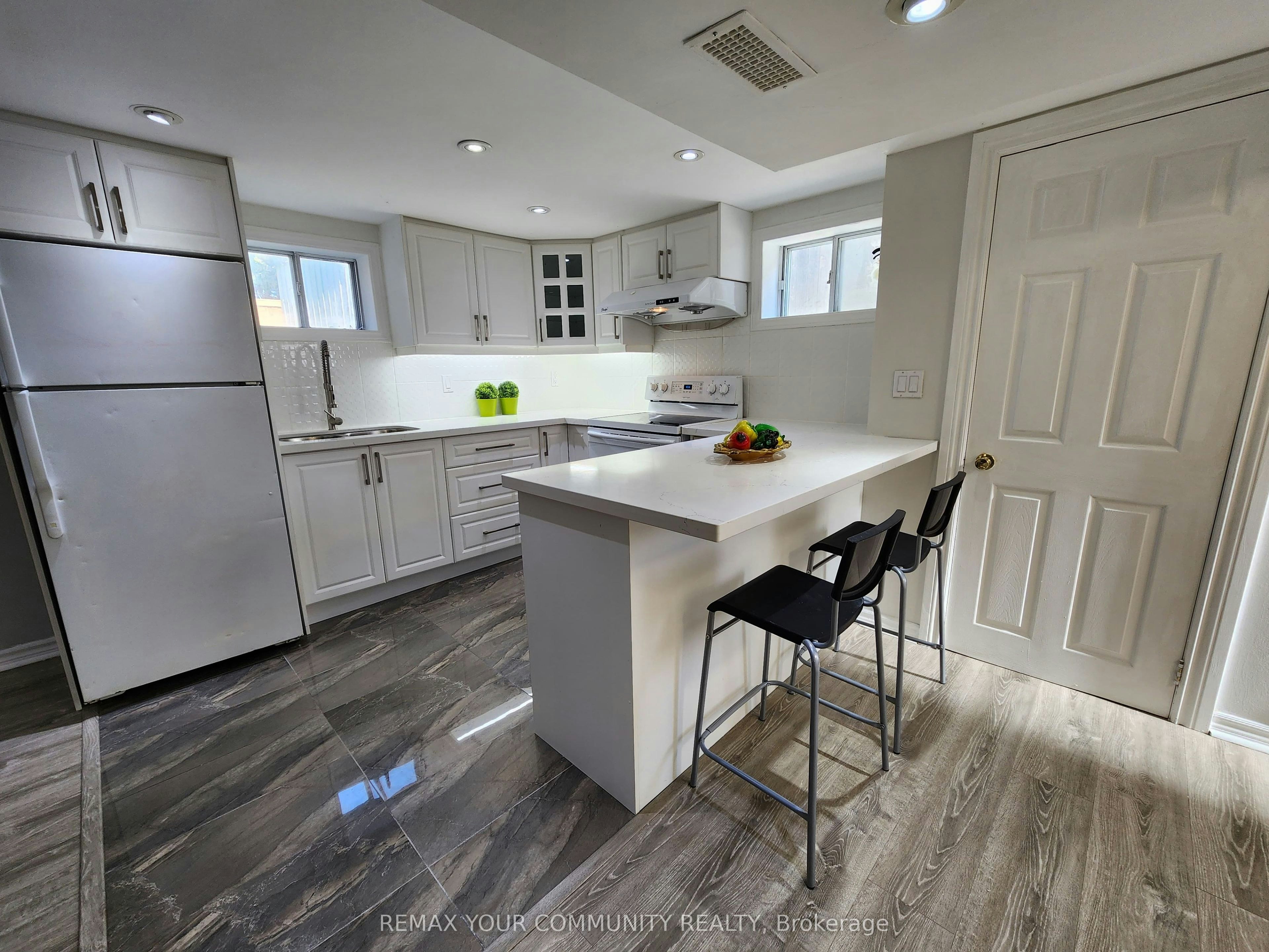 Lower Level-387 Paliser Crescent N, Richmond Hill, ON, L4C 1R5 - 2