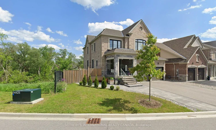 60 Sharonview Crescent