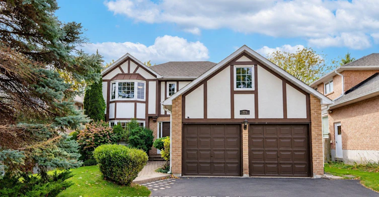 BSMT-221 Orchard Heights Boulevard, Aurora, ON, L4G 5A5