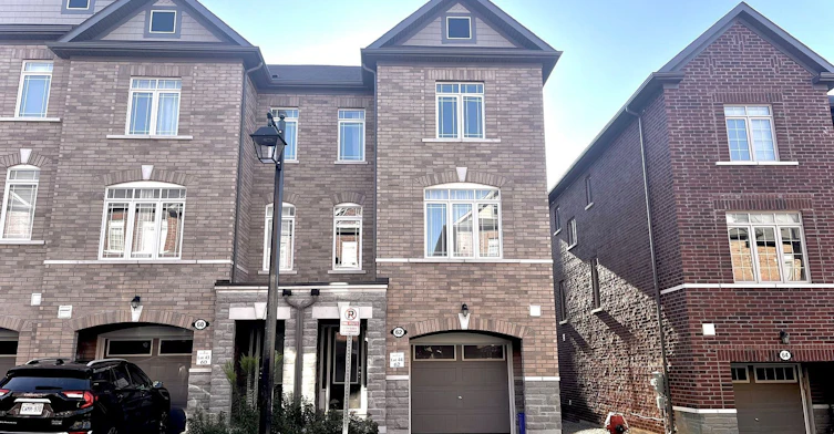 62 Gordon Circle, Newmarket, ON, L3Y 0C9