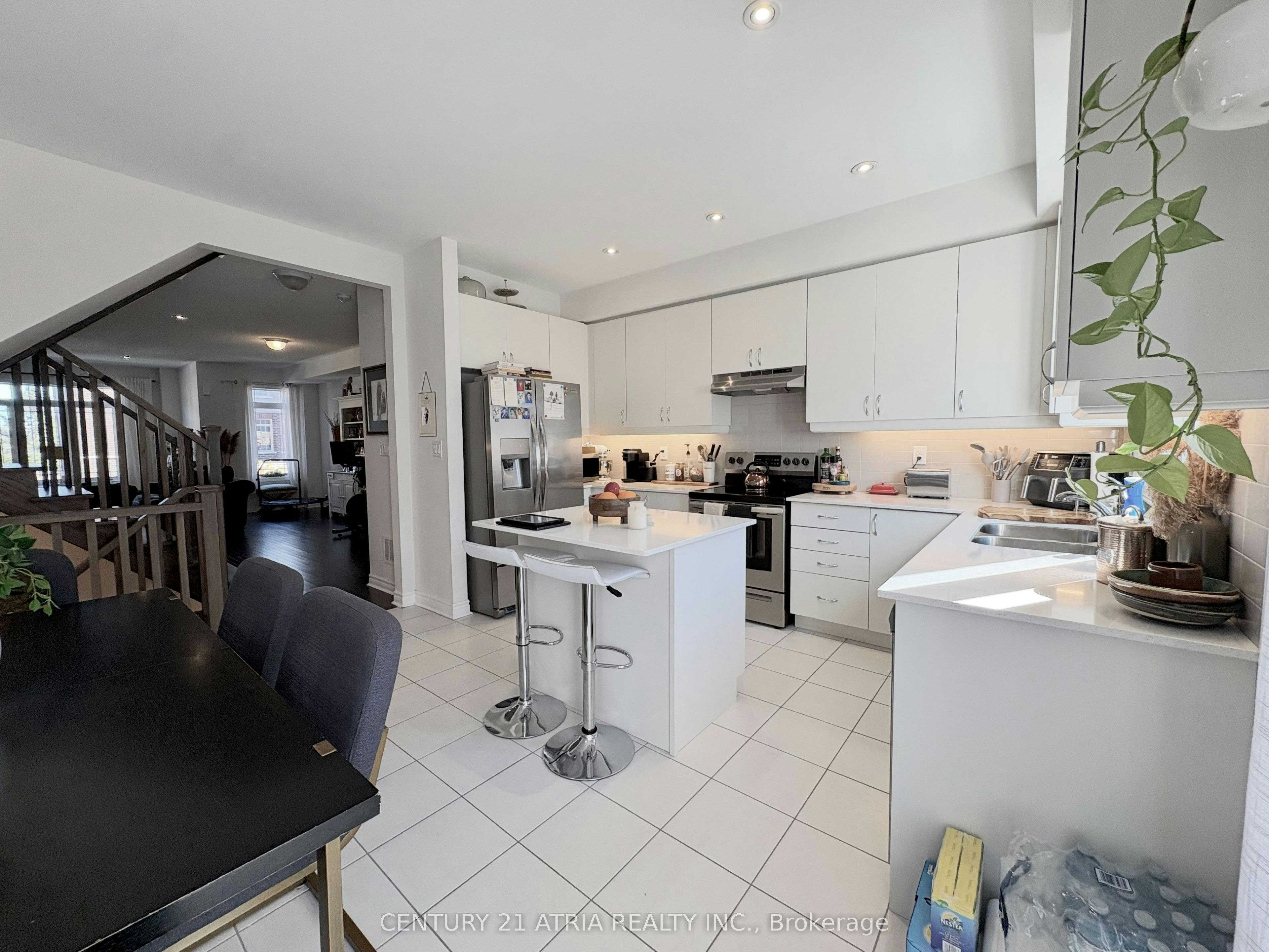 62 Gordon Circle, Newmarket, ON, L3Y 0C9 - 4