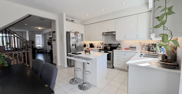 62 Gordon Circle, Newmarket, ON, L3Y 0C9 - 4