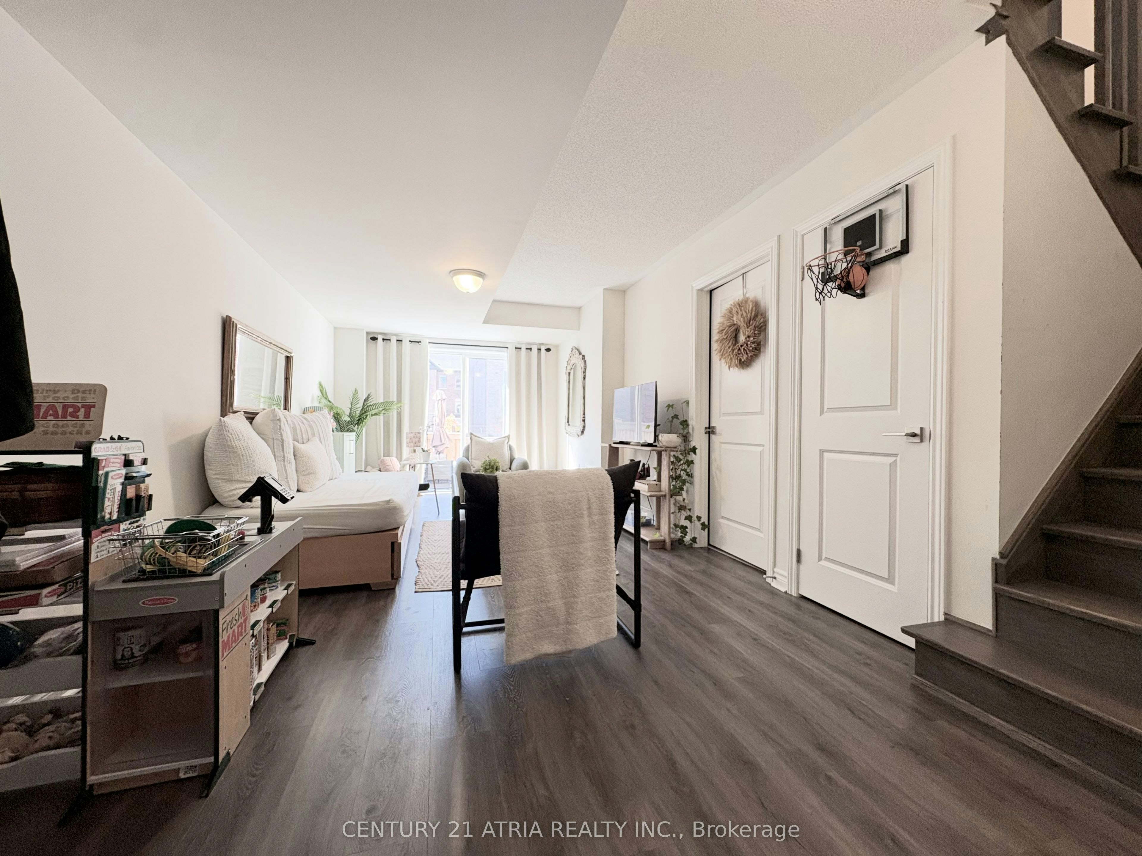 62 Gordon Circle, Newmarket, ON, L3Y 0C9 - 2