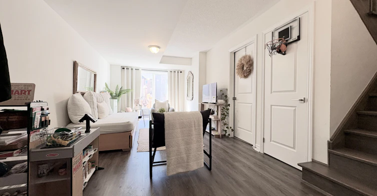 62 Gordon Circle, Newmarket, ON, L3Y 0C9 - 2