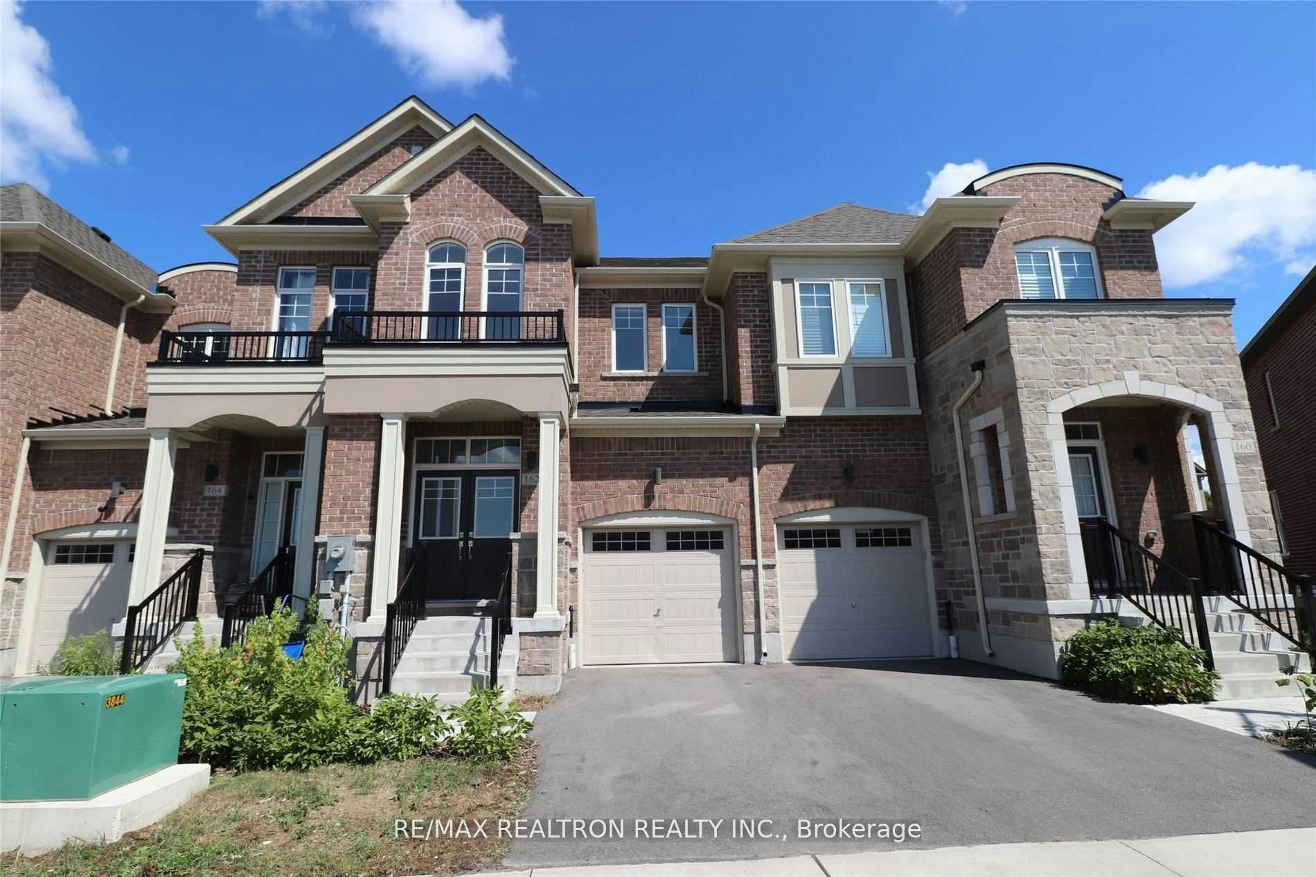 162 Harding Park Street, Newmarket, ON, L3Y 0E4