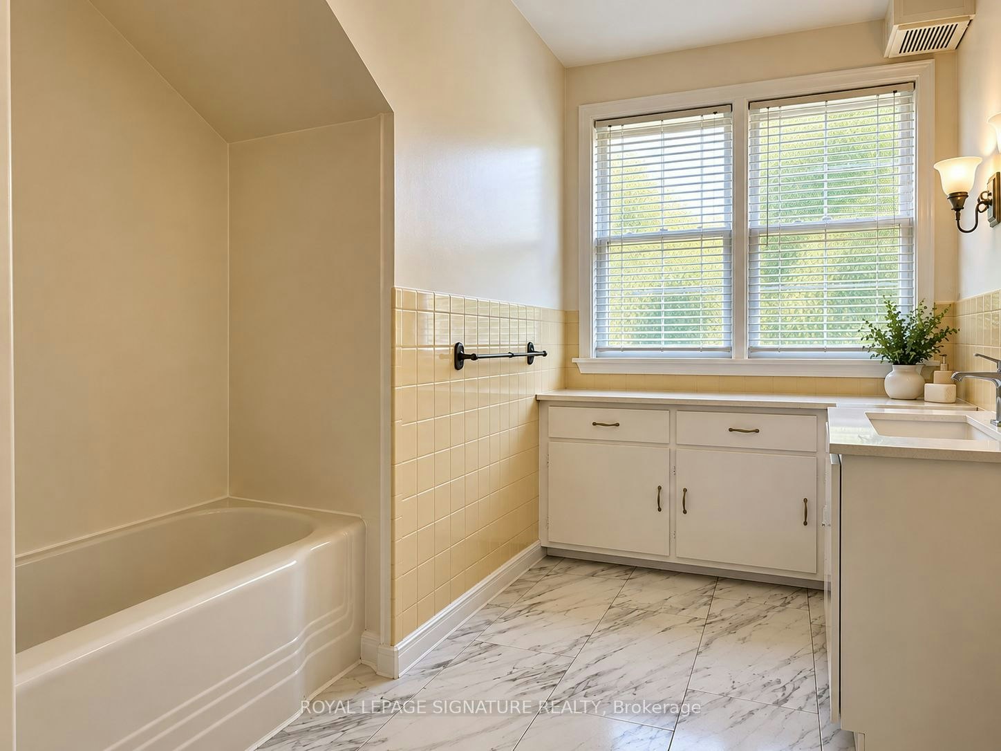 Main Unit-21 Yongeview Avenue, Richmond Hill, ON, L4C 7A3 - 12
