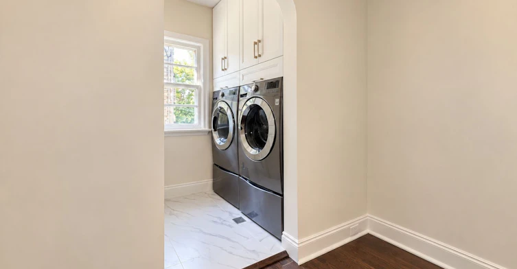 Main Unit-21 Yongeview Avenue, Richmond Hill, ON, L4C 7A3 - 5