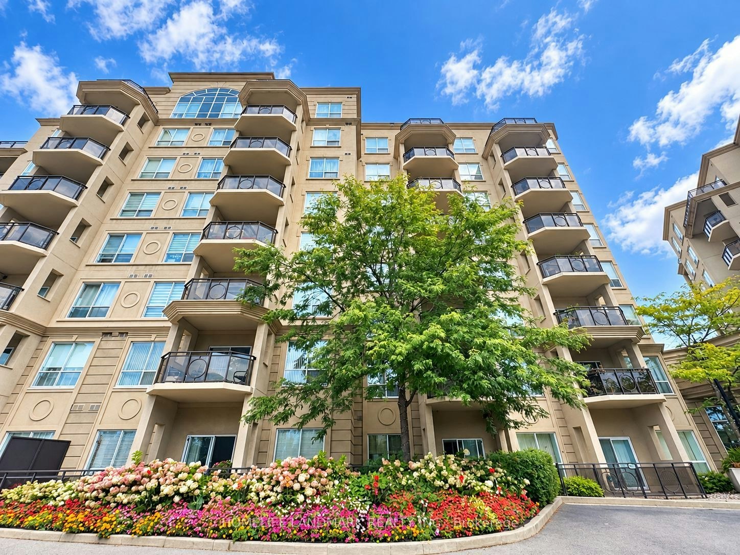 512-8 Maison Parc Court, Vaughan, ON, L4J 9K5