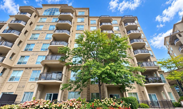512-8 Maison Parc Court