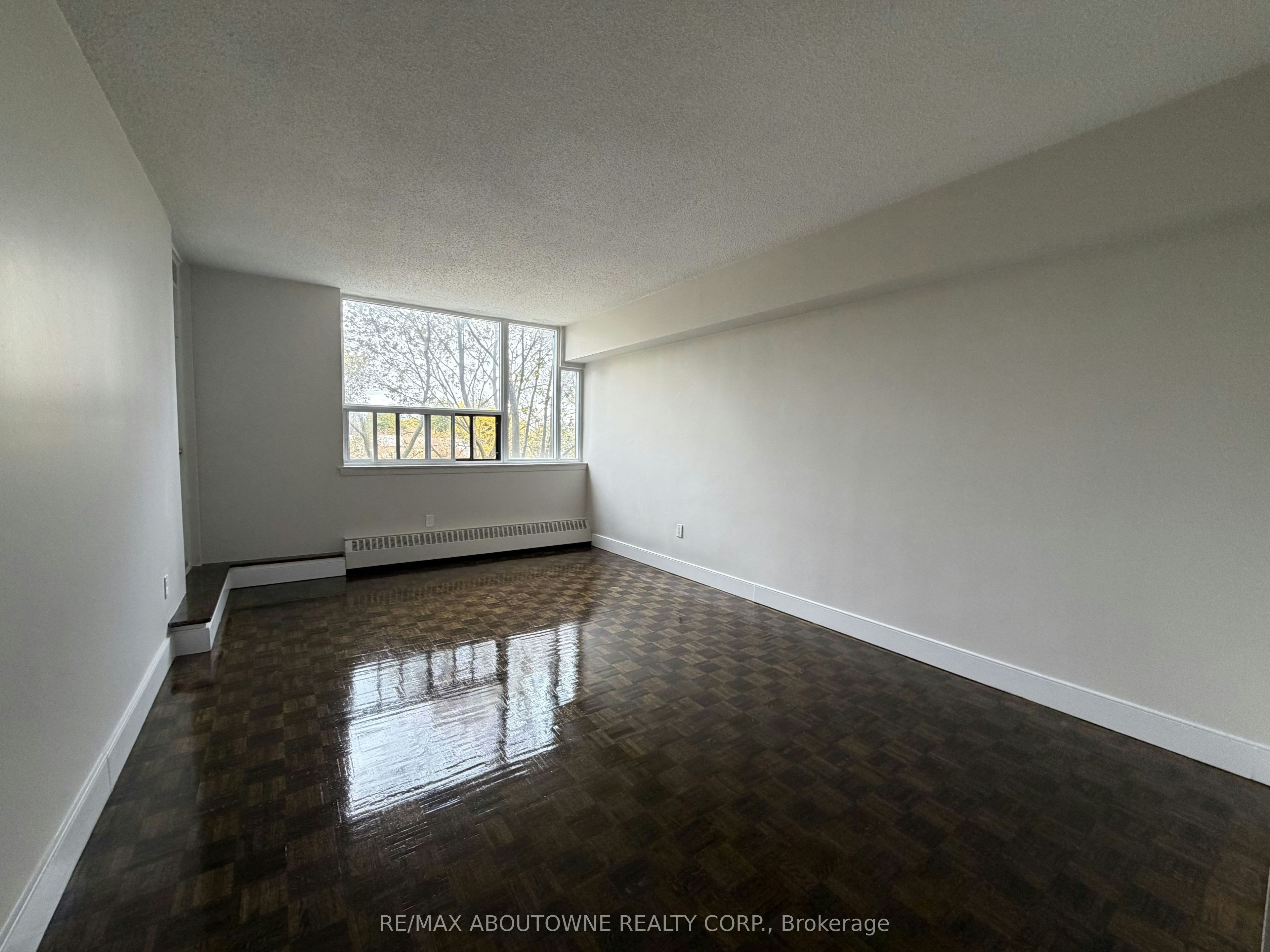 310-145 Wellington Street W, Aurora, ON, L4G 2N9 - 3