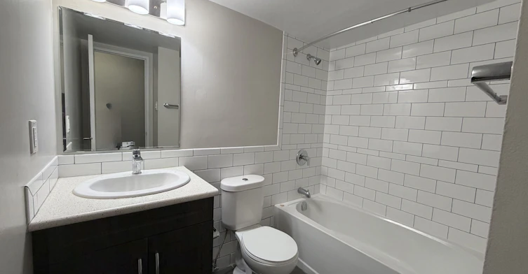 310-145 Wellington Street W, Aurora, ON, L4G 2N9 - 10