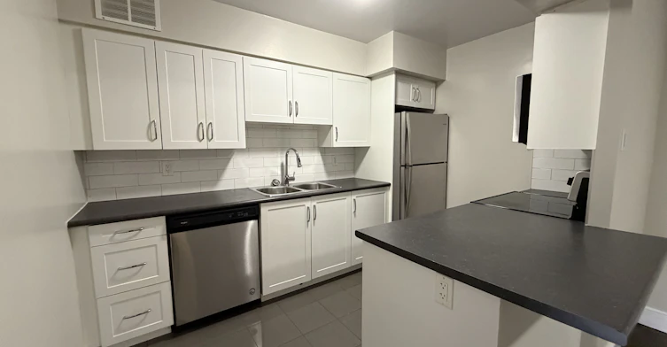 310-145 Wellington Street W, Aurora, ON, L4G 2N9 - 5