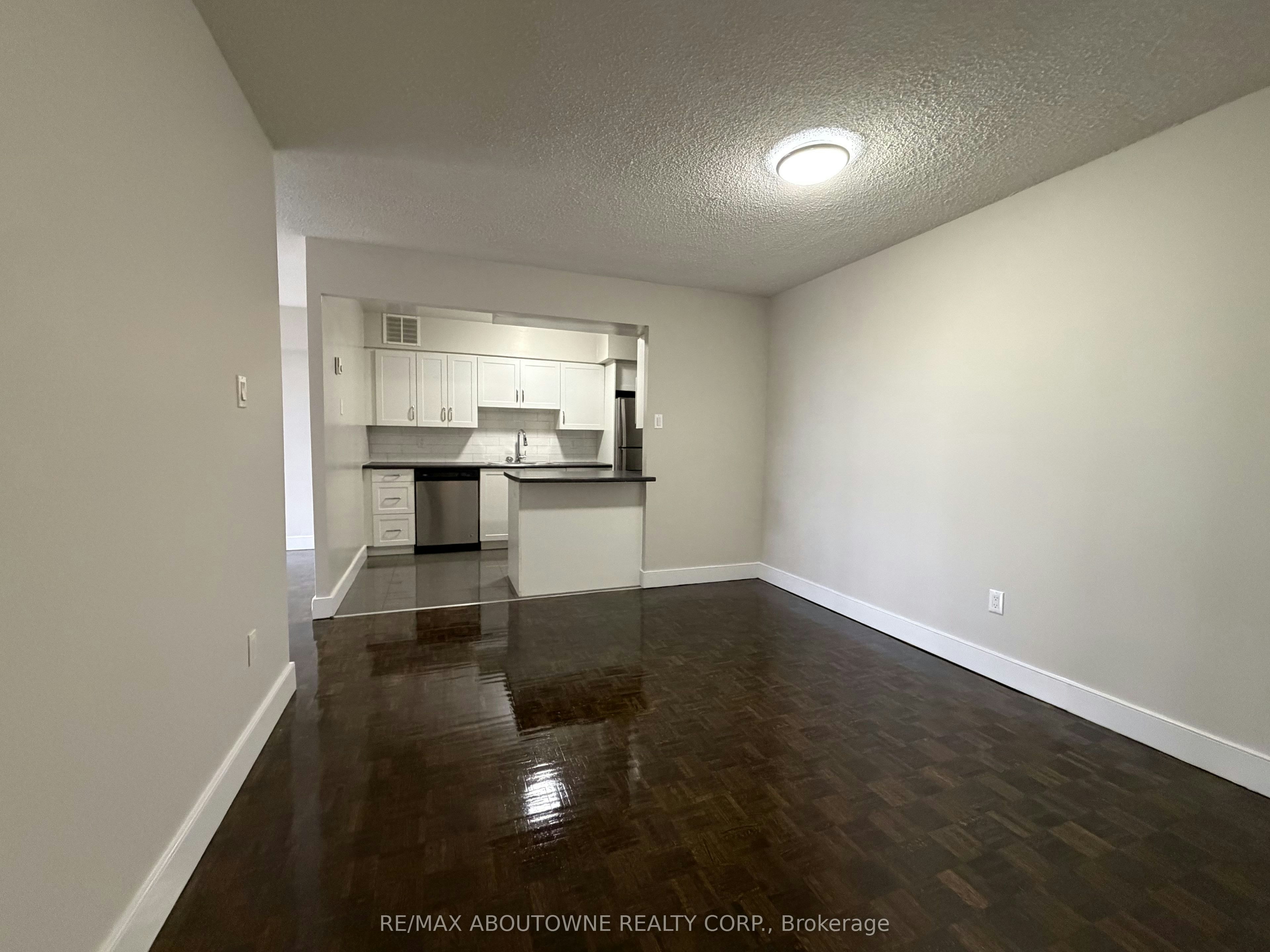310-145 Wellington Street W, Aurora, ON, L4G 2N9 - 2