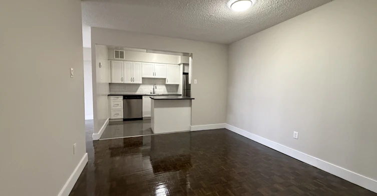 310-145 Wellington Street W, Aurora, ON, L4G 2N9 - 2
