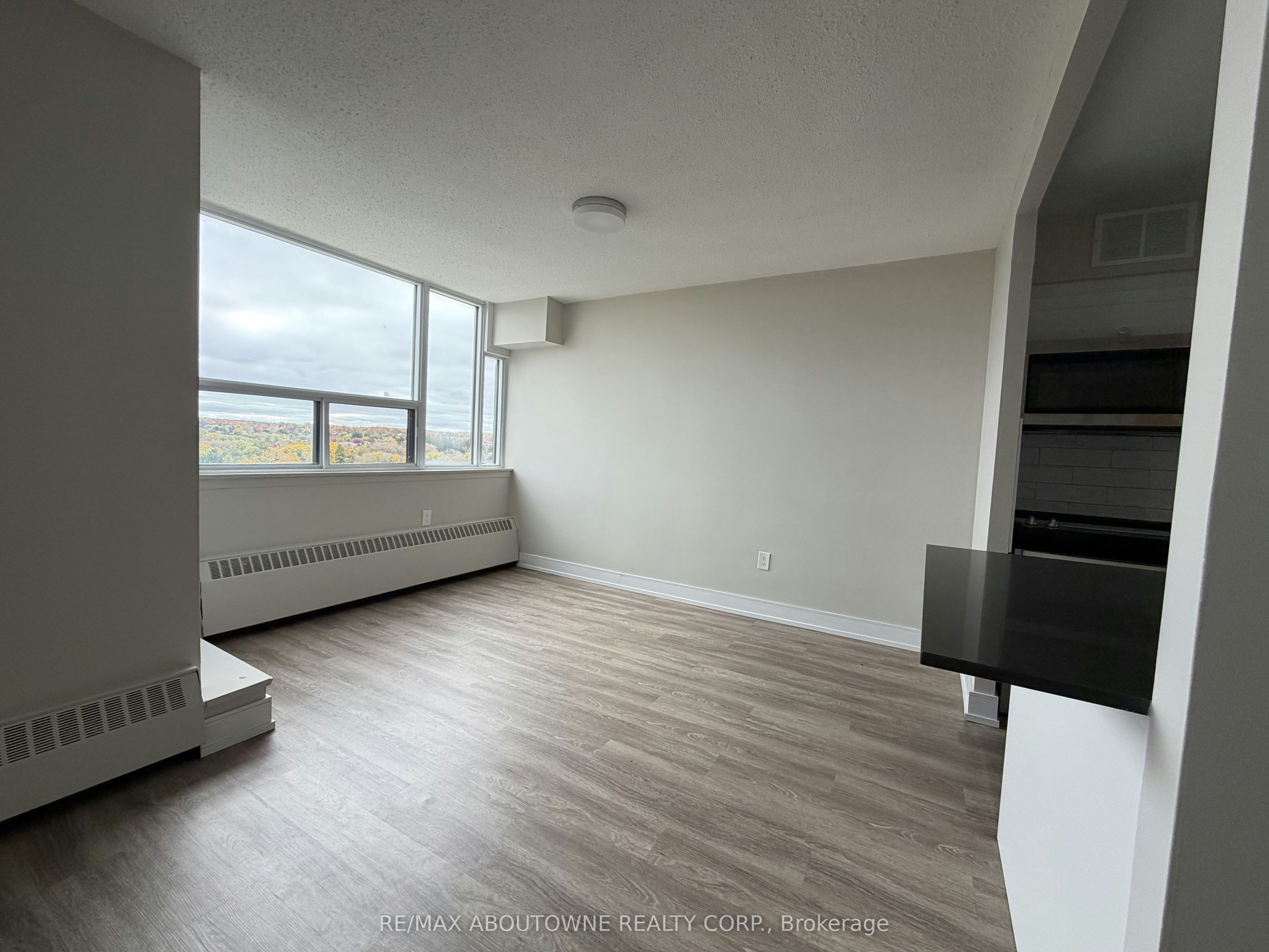716-147 Wellington Street W, Aurora, ON, L4G 2N9 - 4