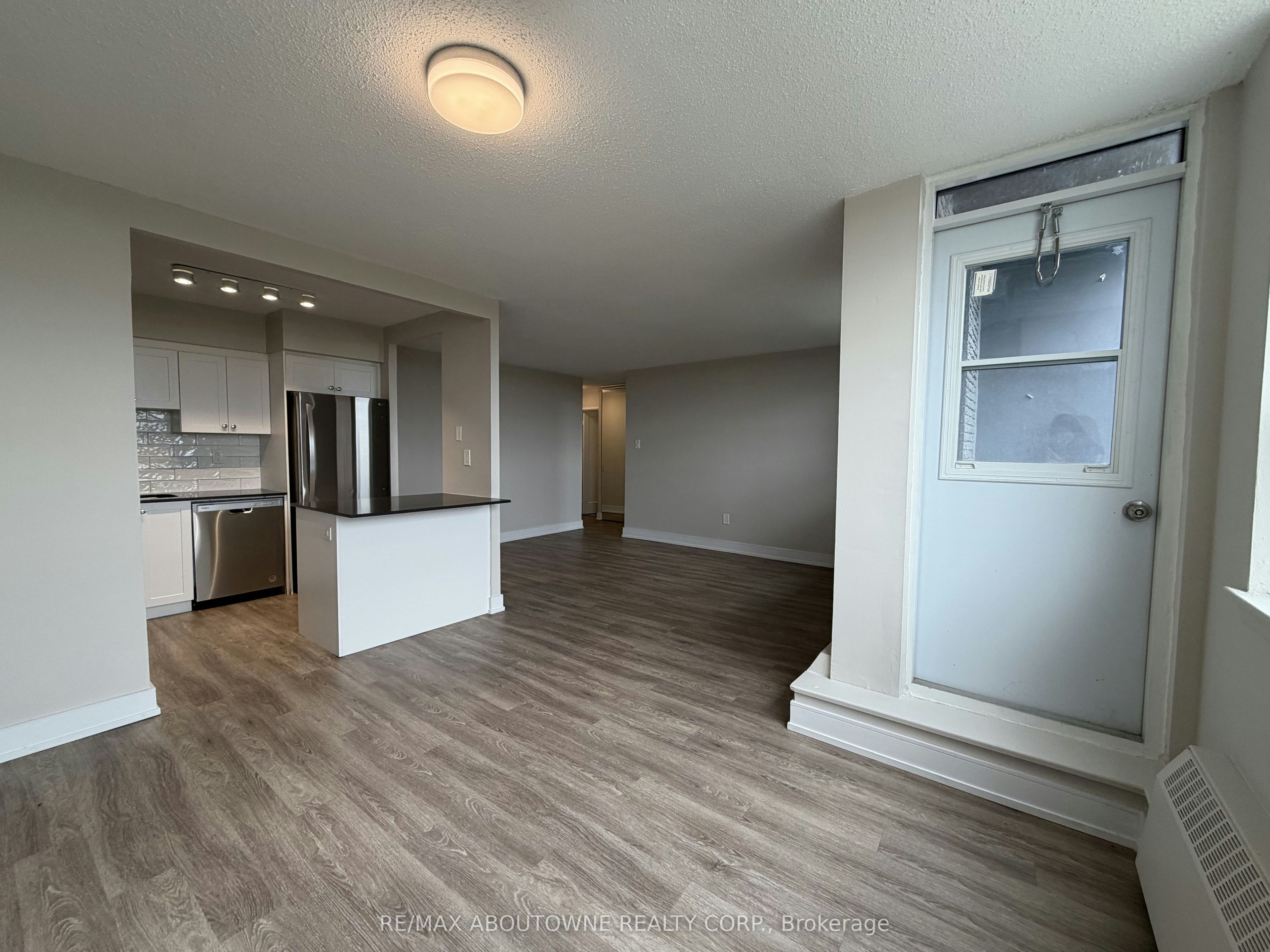716-147 Wellington Street W, Aurora, ON, L4G 2N9 - 5