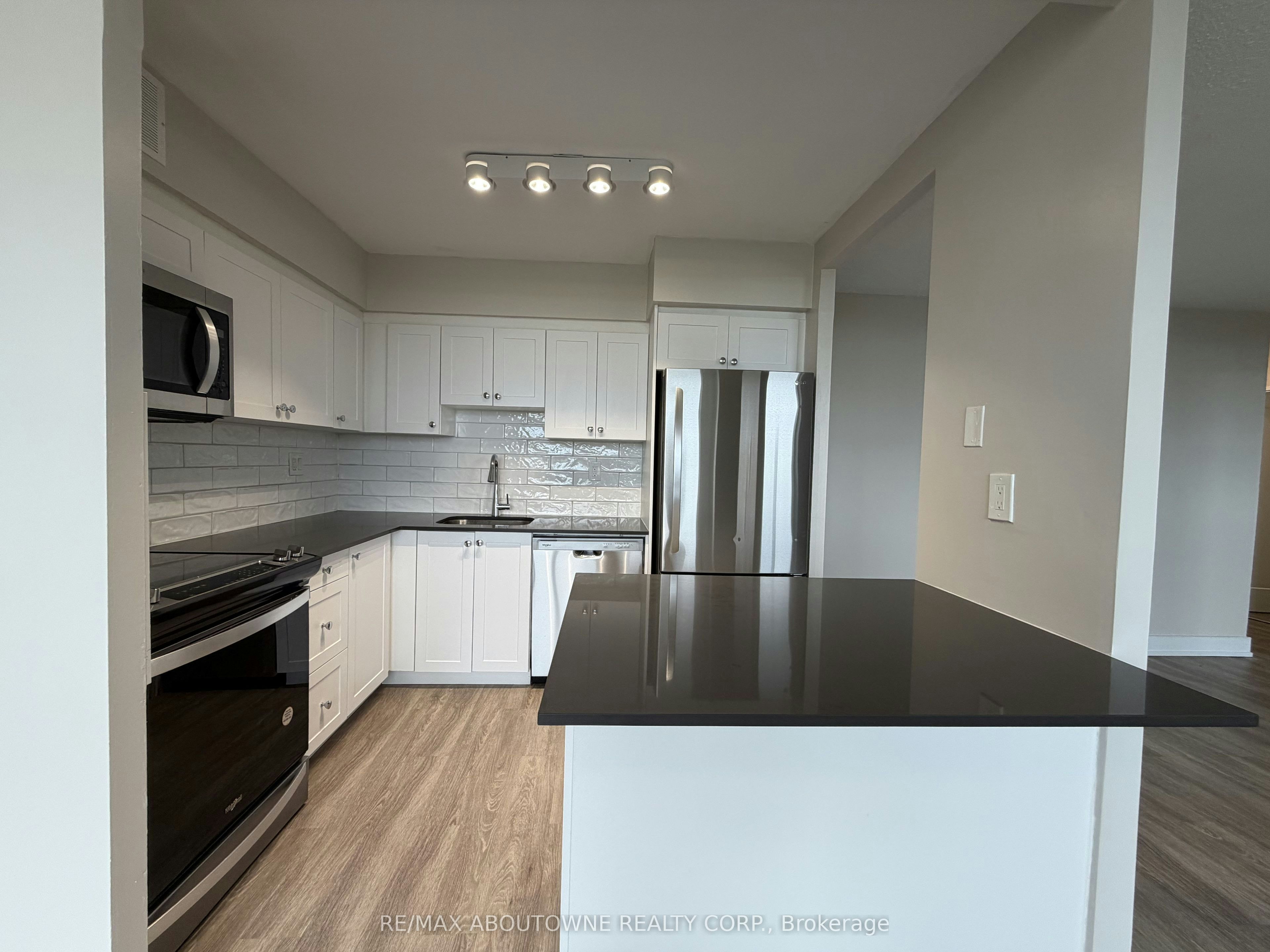 716-147 Wellington Street W, Aurora, ON, L4G 2N9 - 7