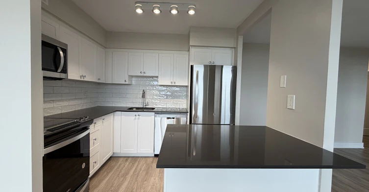 716-147 Wellington Street W, Aurora, ON, L4G 2N9 - 7