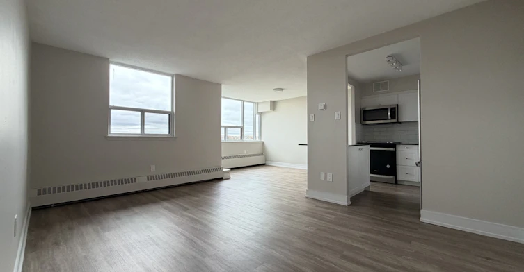 716-147 Wellington Street W, Aurora, ON, L4G 2N9 - 2