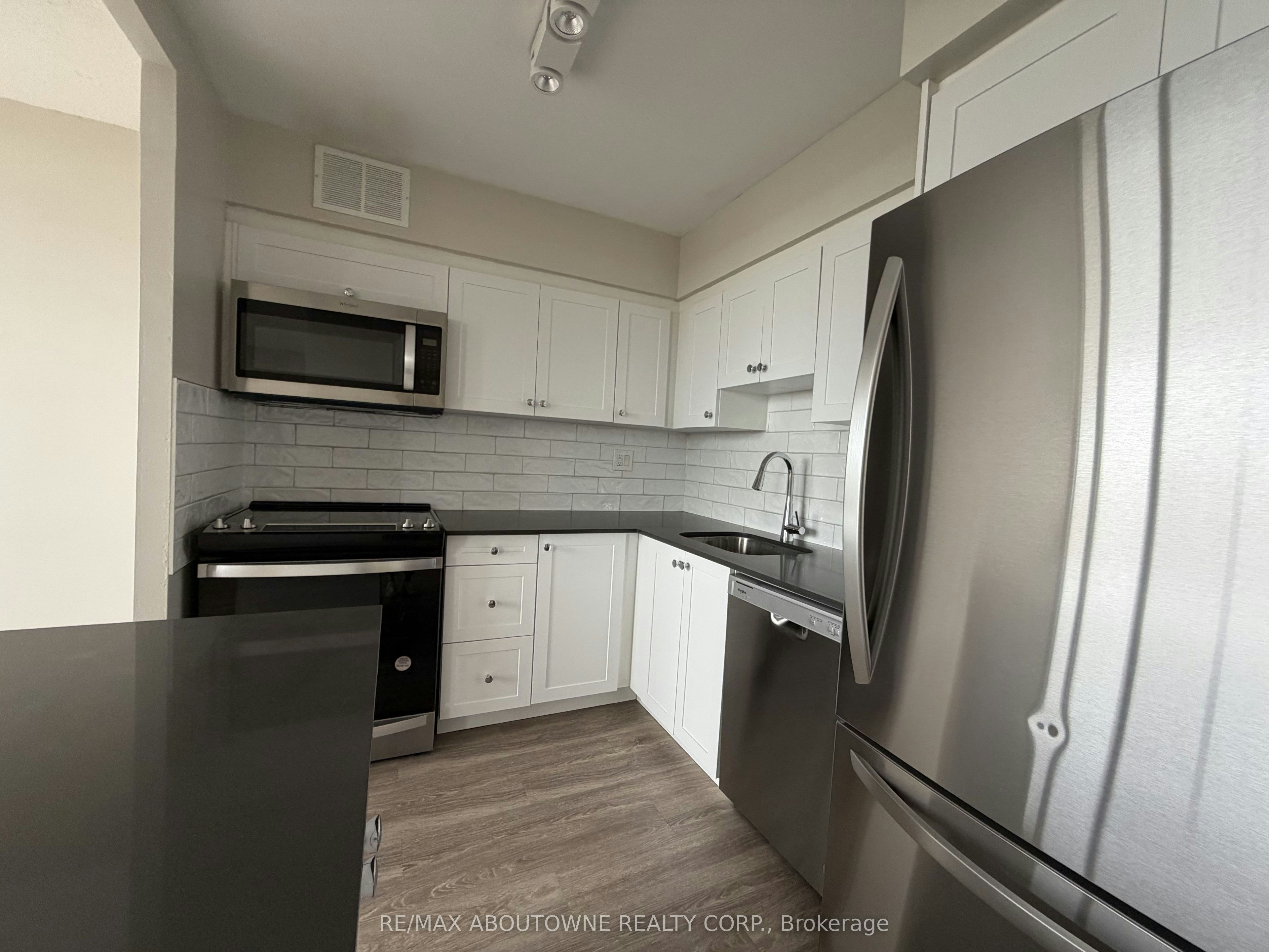 716-147 Wellington Street W, Aurora, ON, L4G 2N9 - 3