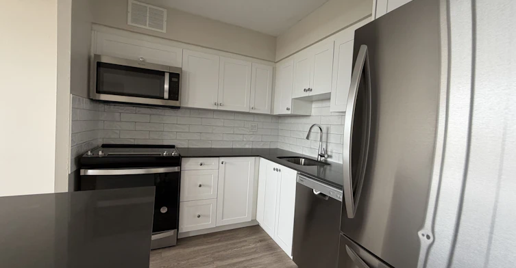 716-147 Wellington Street W, Aurora, ON, L4G 2N9 - 3