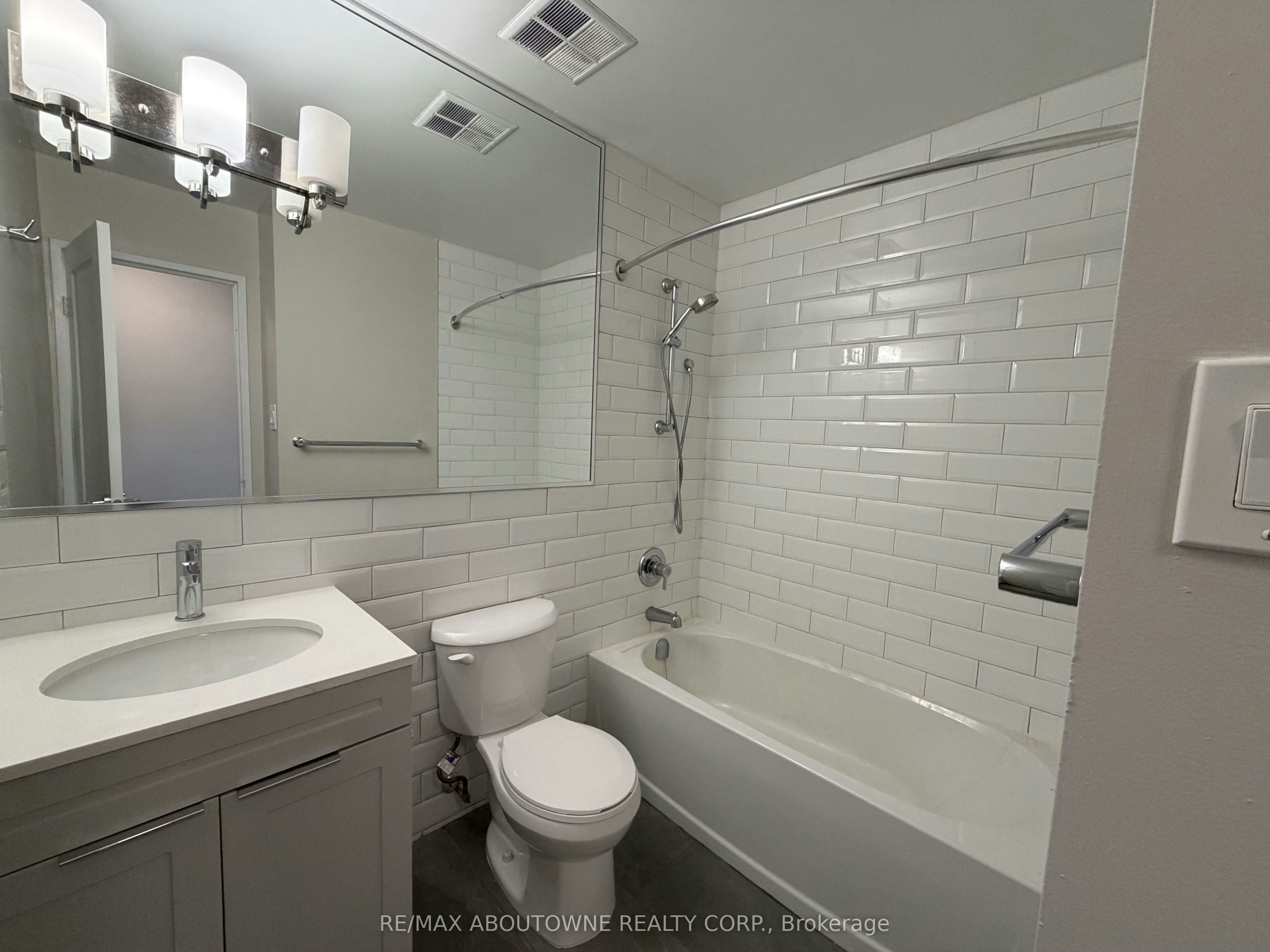 716-147 Wellington Street W, Aurora, ON, L4G 2N9 - 10